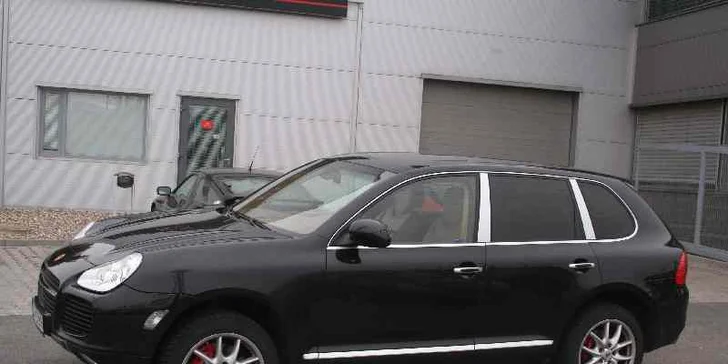Ovládněte 450 koní: Prožeňte nejrychlejší SUV Porsche Cayenne Turbo