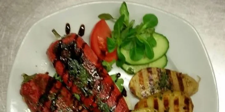 Balkánský předkrm, mořský vlk a grilovaná zelenina v menu pro dvě osoby