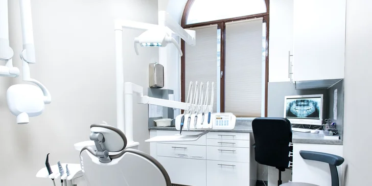 Péče pro váš zdravý chrup: Důkladná dentální hygiena včetně air flow