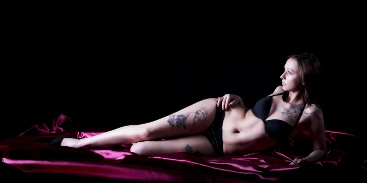 Profesionální focení v ateliéru dle výběru: portrét, glamour či budoi