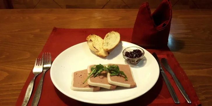 Láska prochází žaludkem: 3chodové menu a lahev vína pro dva