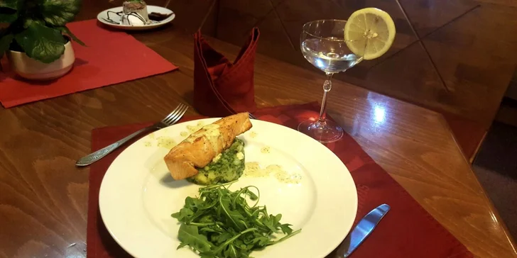 Láska prochází žaludkem: 3chodové menu a lahev vína pro dva