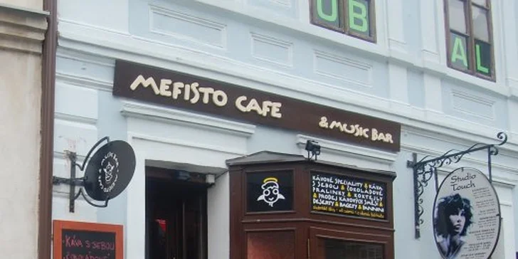 Káva a dezert nebo belgické vafle pro dvě osoby