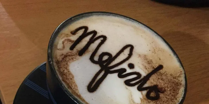 Káva a dezert pro dvě osoby v Mefisto Café