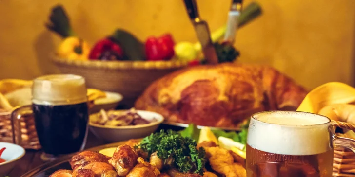 Přes kilo a půl smažených dobrot: Talíř plný kuřecích paliček a řízků