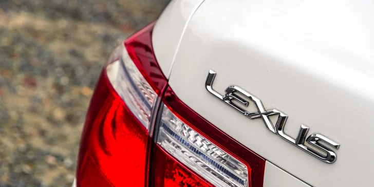 Na dvě hodiny vaše: pronájem luxusní limuzíny Lexus LS 600 i s řidičem
