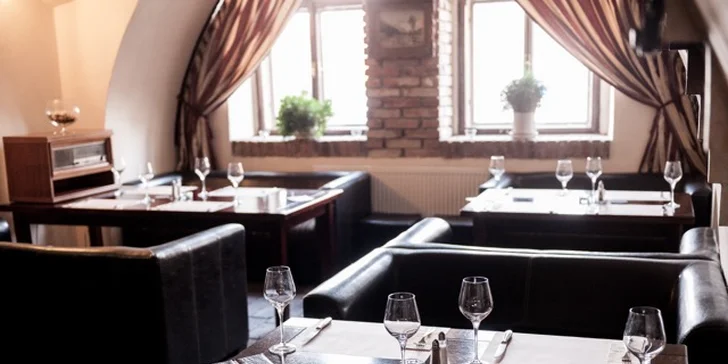 3chodové zimní menu pro dva v zámecké restauraci Monâme