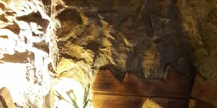 Delikátní makedonská pljeskavica plněná balkánským sýrem pro 1, 2 nebo 4 osoby