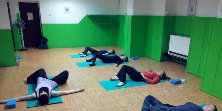 Lekce ranní jógy pro začátečníky u Jiřího z Poděbrad