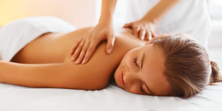 Relaxační masáž mandlovým nebo růžovým olejem