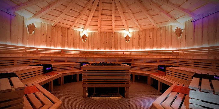 Večerní saunování: 3 hodiny ceremoniálů v aréně a vstup do saunového světa