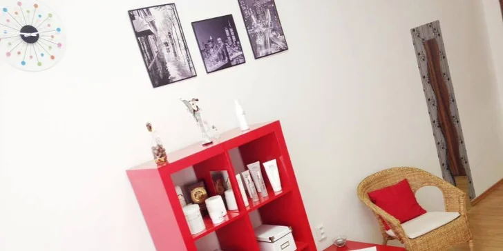 Ošetření diamantovou mikrodermabrazí pro svěží vzhled pleti vč. masáže a séra