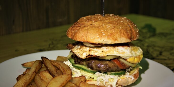 2× burger Elektra: poctivá porce masa a dalších dobrot, domácí bulka i hranolky