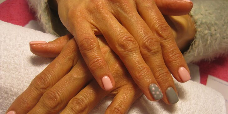 Kompletní péče o vaše ruce: Manikúra s gel lakem či modeláží akrygelem
