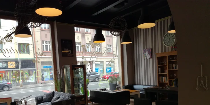 Dva horké nápoje dle vlastního výběru a domácí štrúdly se šlehačkou