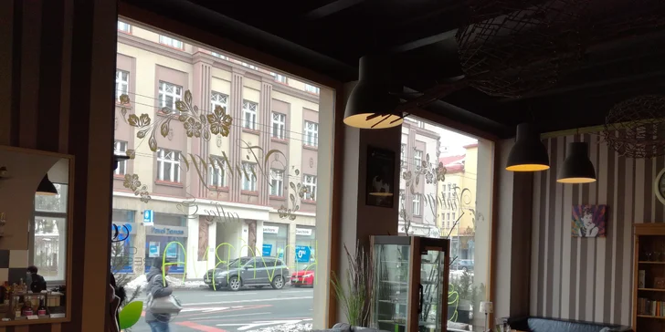 Dva horké nápoje dle vlastního výběru a domácí štrúdly se šlehačkou