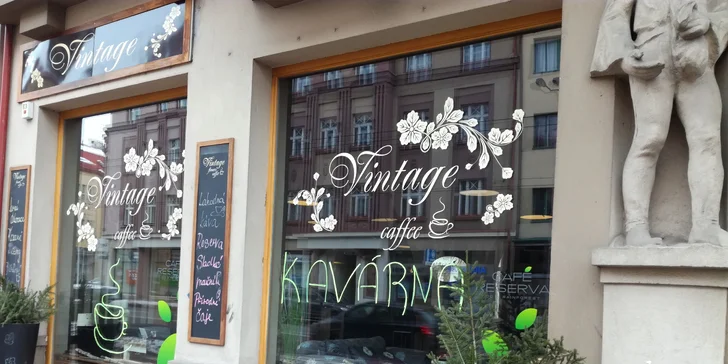 Dva horké nápoje dle vlastního výběru a domácí štrúdly se šlehačkou