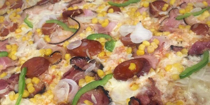 Pochoutka obložená dobrotami: 2× pizza Fantasia dle výběru i s nápojem