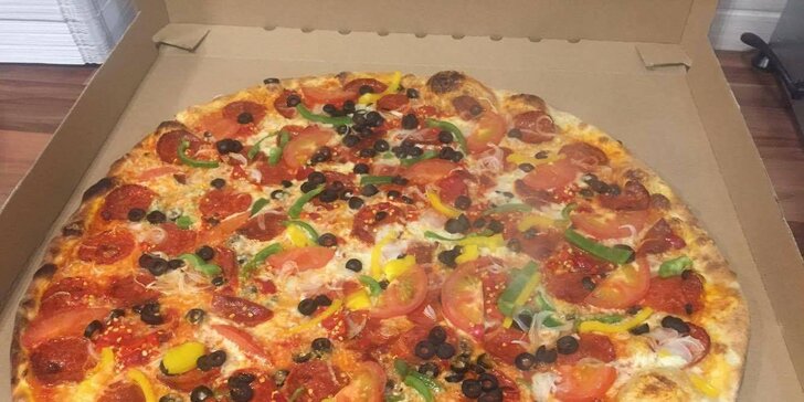 Pochoutka obložená dobrotami: 2× pizza Fantasia dle výběru i s nápojem