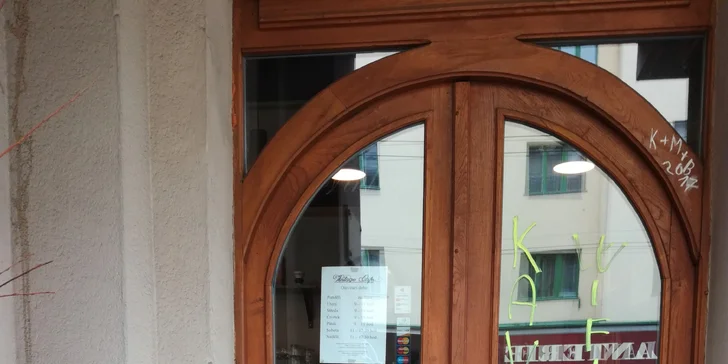 Dva horké nápoje dle vlastního výběru a domácí štrúdly se šlehačkou