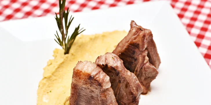 4chodové menu v chorvatské restauraci: hovězí carpaccio i jehněčí kotlet pro 2