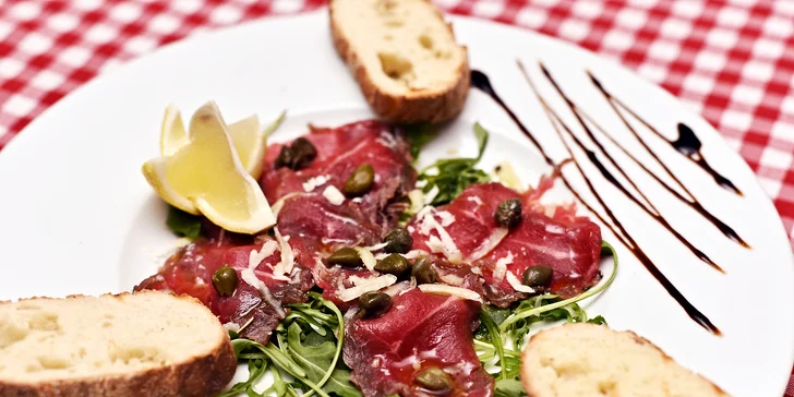 4chodové menu v chorvatské restauraci: hovězí carpaccio i jehněčí kotlet pro 2