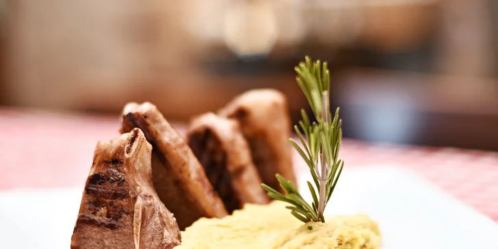 4chodové menu v chorvatské restauraci: hovězí carpaccio i jehněčí kotlet pro 2