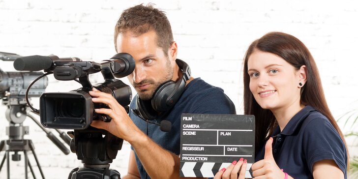 Blýskněte se před kamerou: Natočte vlastní reportáž v roli moderátora