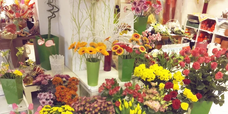 Čerstvé tulipány nebo růže v šesti barvách - darujte jeden, nebo poskládejte pugét