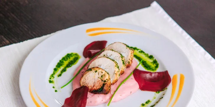 Valentýnské 5chodové menu a lahev prosecca v romantické restauraci u přehrady