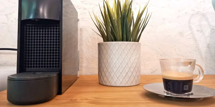 O voňavé ráno se postará kávovar Nespresso.
