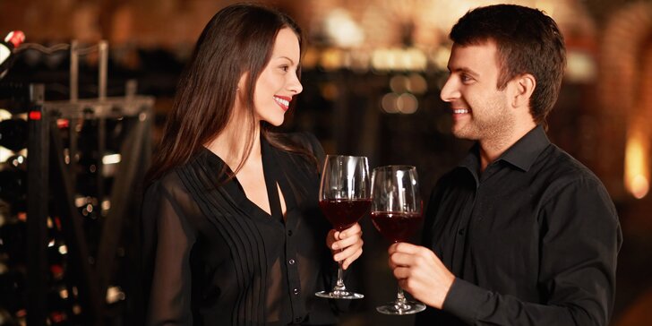Romantické posezení pro dva: soukromá degustace vín a občerstvení při svíčkách