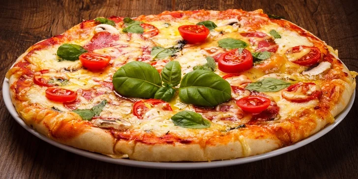 Křupavá pizza nebo horké maliny U Jana pro dva jedlíky