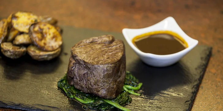 Fantastické rande u Kampy: menu s rybou či steakem a lahev Chardonnay pro 2