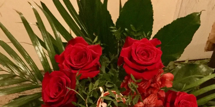 Vyznejte své milé lásku se svazkem růží či romantickou kyticí ve tvaru srdce