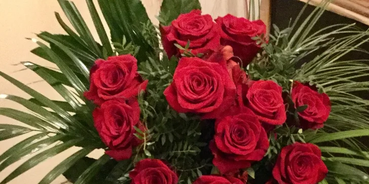 Vyznejte své milé lásku se svazkem růží či romantickou kyticí ve tvaru srdce