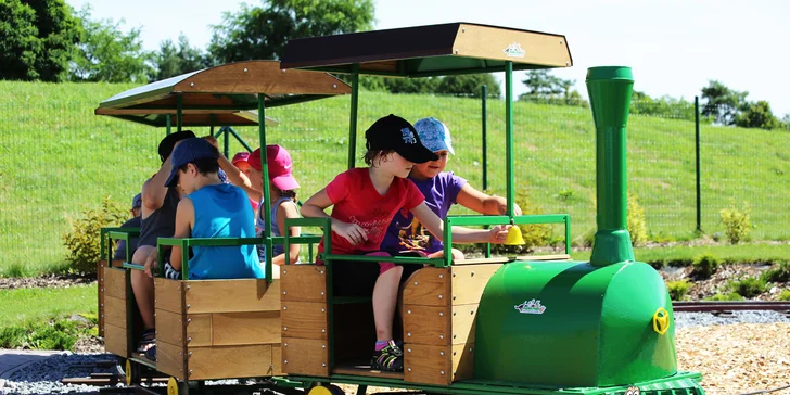 Rodinná vstupenka do Farmaparku: krmení zvířátek, hřiště a spousta prima atrakcí