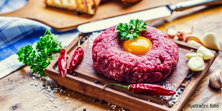 500g tatarský biftek v hotelové restauraci: 2× mleté masíčko a až 20 topinek