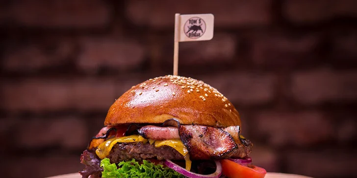 Burgerové menu od Toma s hranolky a pivním speciálem pro 1, 2 či 4 osoby