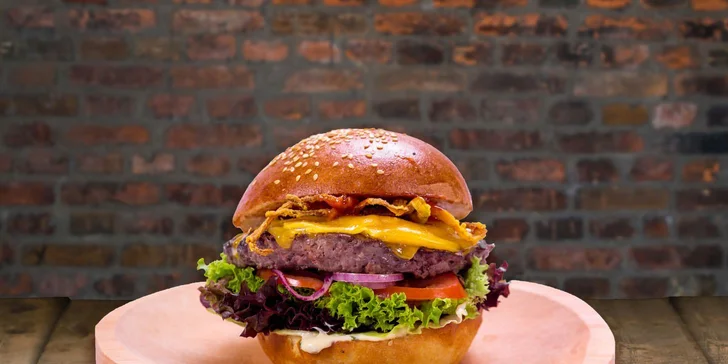 Dneska se jde k Tomovi: 250g burger podle gusta, steakové hranolky a pití