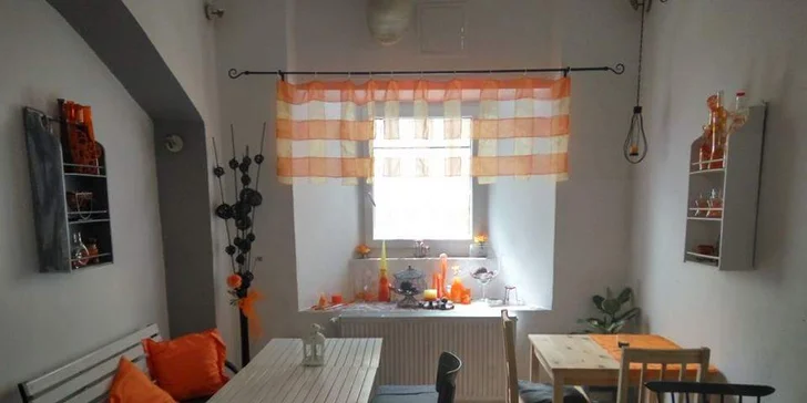 Sladké posezení na Vinohradech: káva a horké maliny pro 1 nebo 2