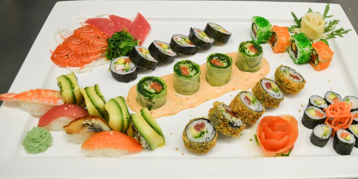 Sety čerstvého a lahodného sushi, které v srdci města nasytí 2 samuraje