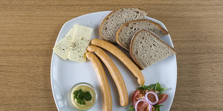 Poctivá snídaně: Vejce na 3 způsoby, párky nebo müsli + 2 nápoje