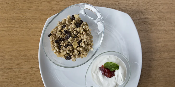 Poctivá snídaně: Vejce na 3 způsoby, párky nebo müsli + 2 nápoje