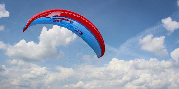 Vyhlídkový tandemový let: ukázka paraglidingu, fotky z akce a neskutečný zážitek
