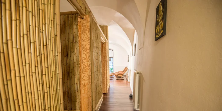Romantika pro dva: Hodinová aromatická thajská masáž