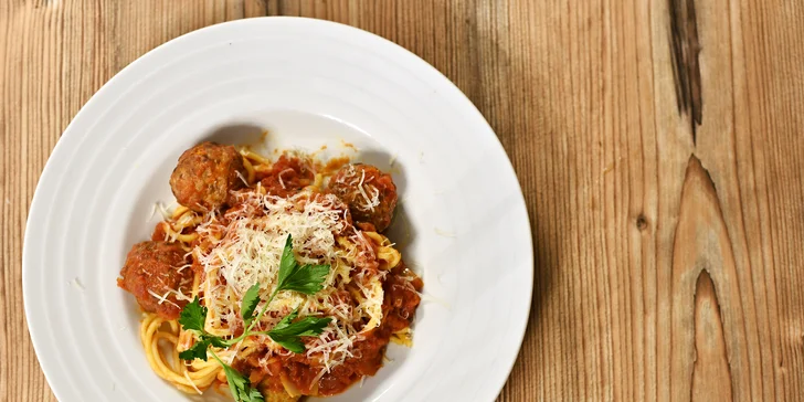 Dvoje italské těstoviny dle vlastního výběru v restauraci u Karlova mostu