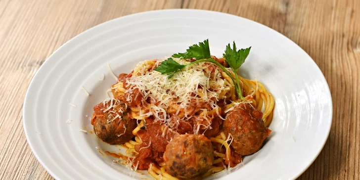 Dvoje italské těstoviny dle vlastního výběru v restauraci u Karlova mostu