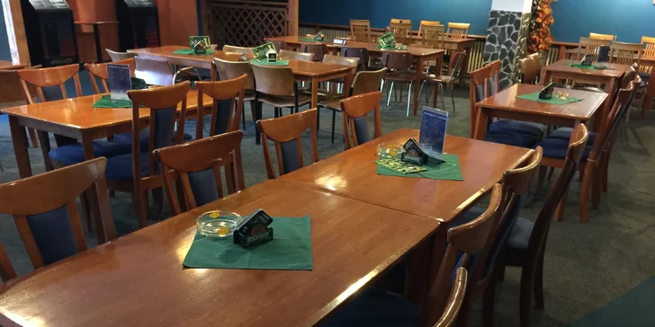 Svolejte kamarády: hodina bowlingu a 2 pizzy z pece v retro podniku