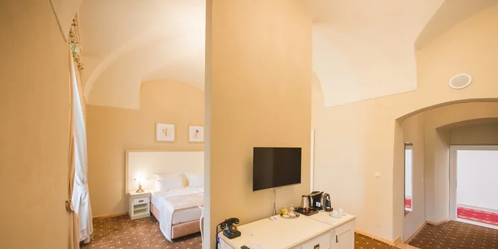 Dovolená na zámku v Považské Bystrici: vstup do wellness a polopenze pro 2